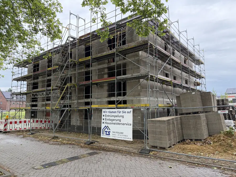 Rohbau Willy-Brandt-Ring Alsdorf - eingerüstetes Gebäude